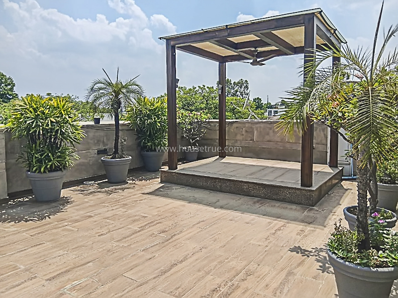 4 BHK Builder Floor For Rent in West End Colony