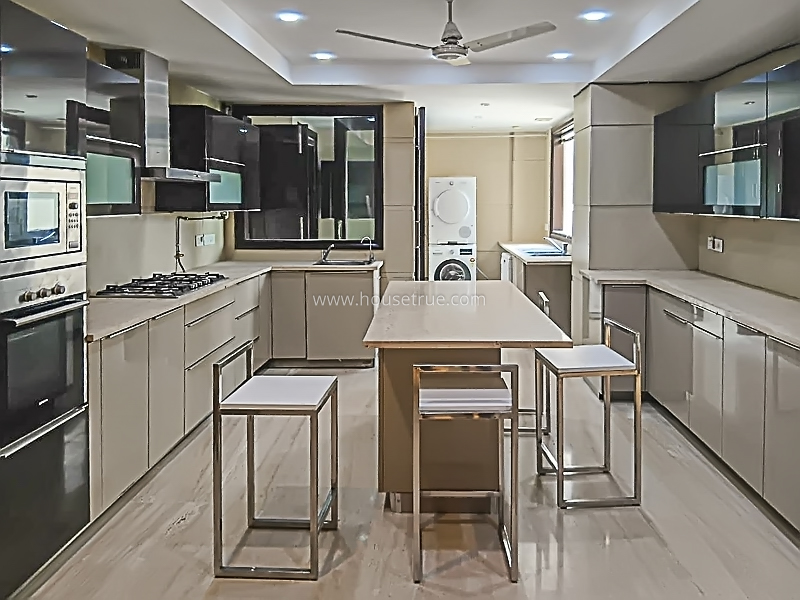 4 BHK Builder Floor For Rent in West End Colony