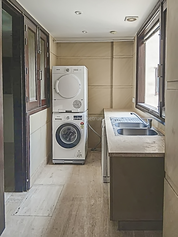 4 BHK Builder Floor For Rent in West End Colony