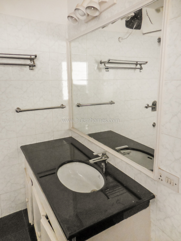 5 BHK House For Rent in Chanakyapuri
