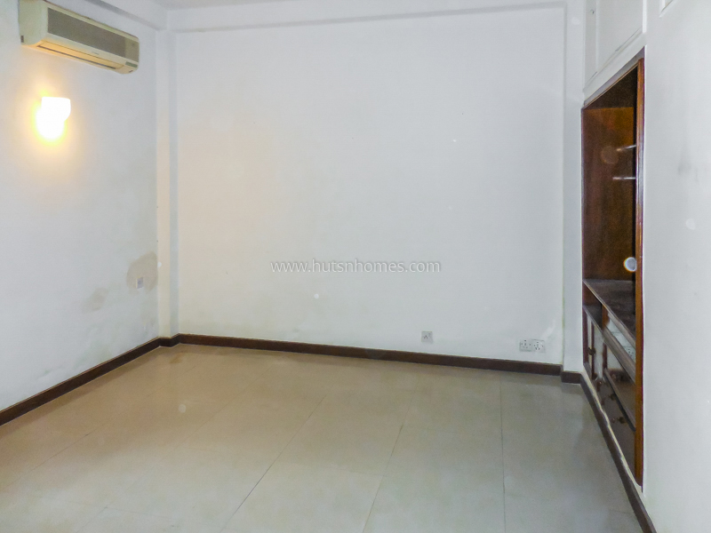 5 BHK House For Rent in Chanakyapuri