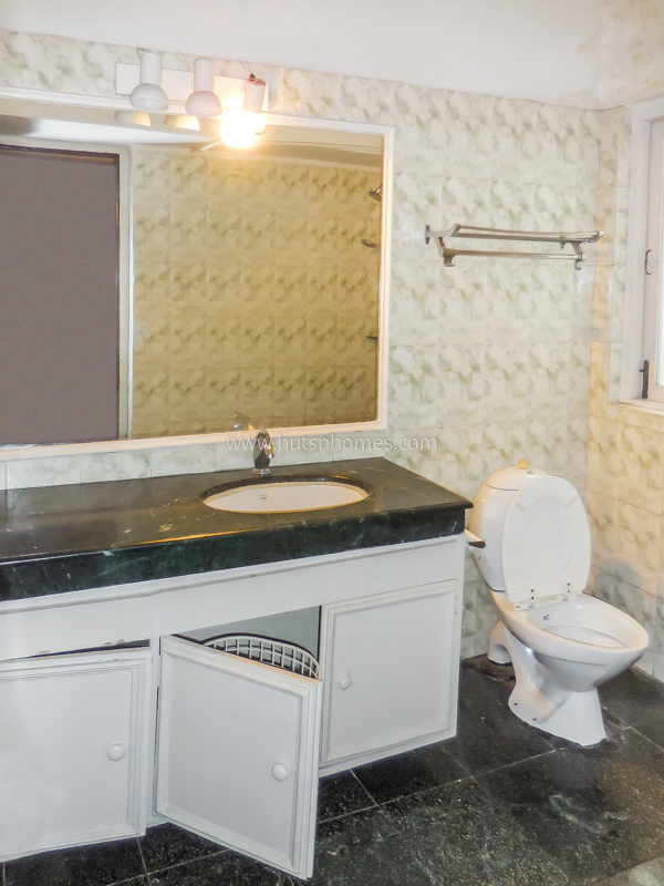 5 BHK House For Rent in Chanakyapuri