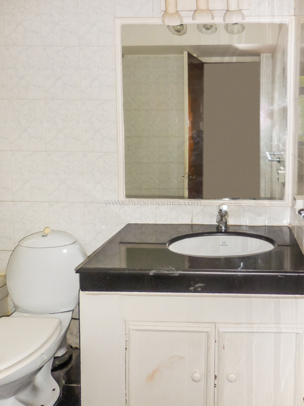 5 BHK House For Rent in Chanakyapuri