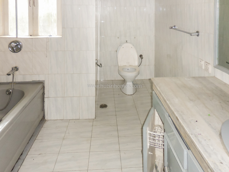 5 BHK House For Rent in Chanakyapuri
