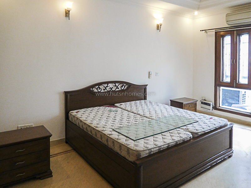 3 BHK Flat For Rent in Defence Colony