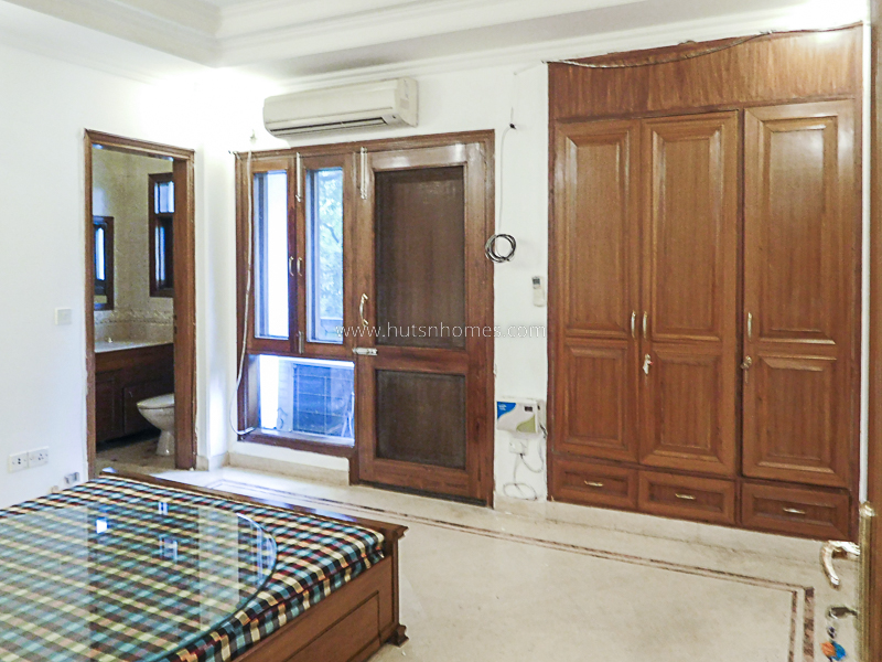 3 BHK Flat For Rent in Defence Colony