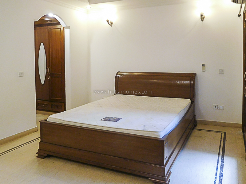3 BHK Flat For Rent in Defence Colony