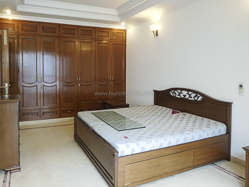 3 BHK Flat For Rent in Defence Colony