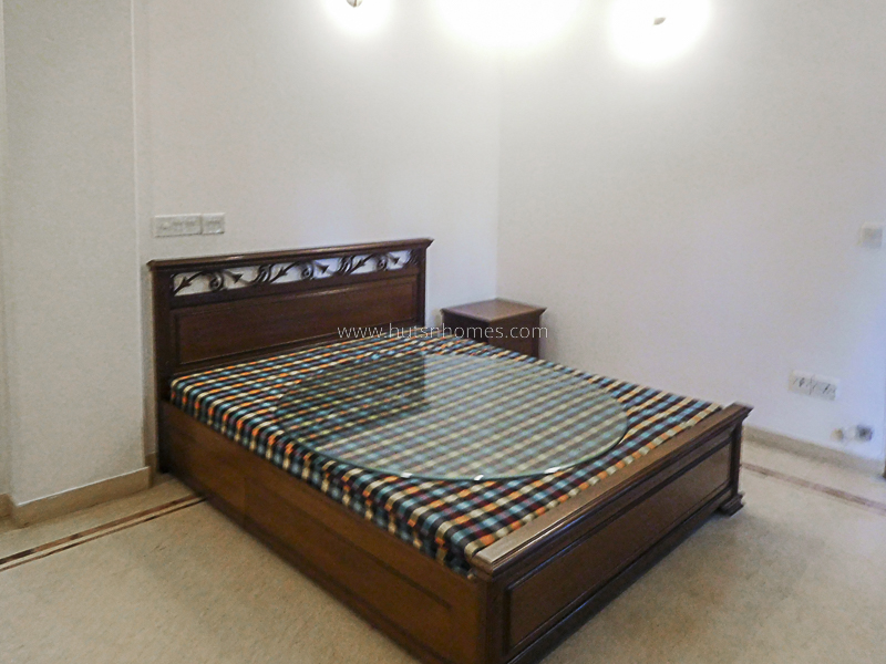 3 BHK Flat For Rent in Defence Colony