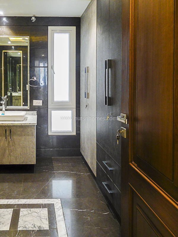 4 BHK Flat For Rent in Defence Colony