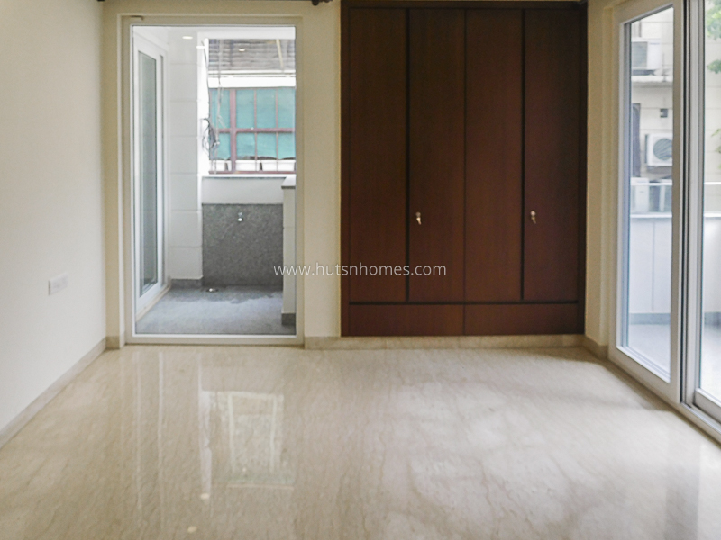 4 BHK Flat For Rent in Defence Colony