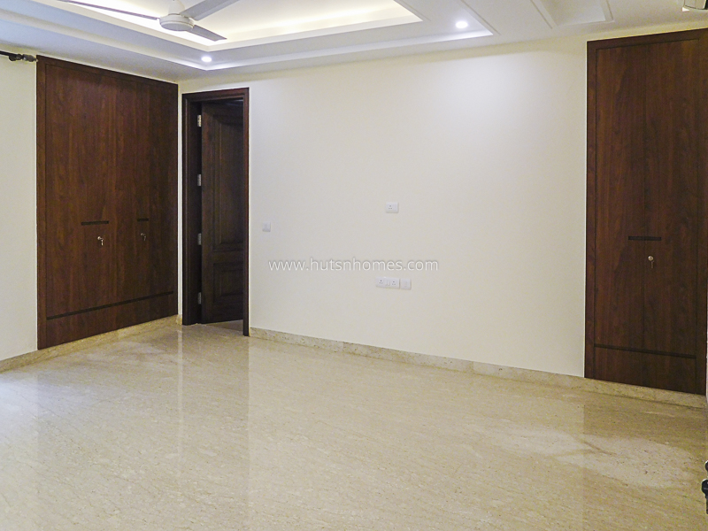 4 BHK Flat For Rent in Defence Colony