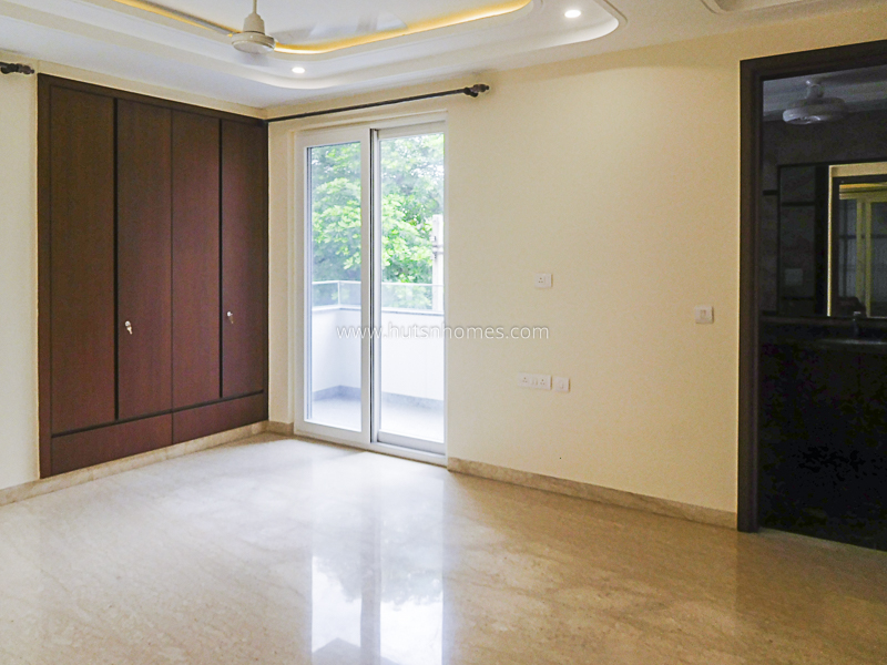 4 BHK Flat For Rent in Defence Colony