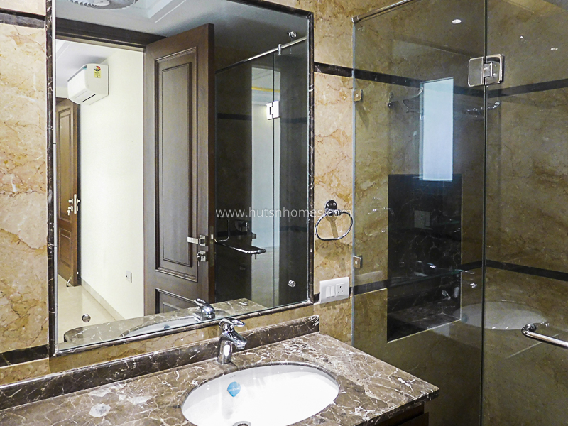 4 BHK Flat For Rent in Defence Colony