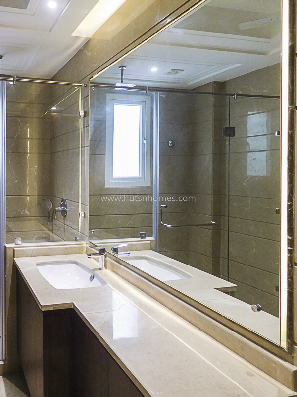 4 BHK Flat For Rent in Defence Colony