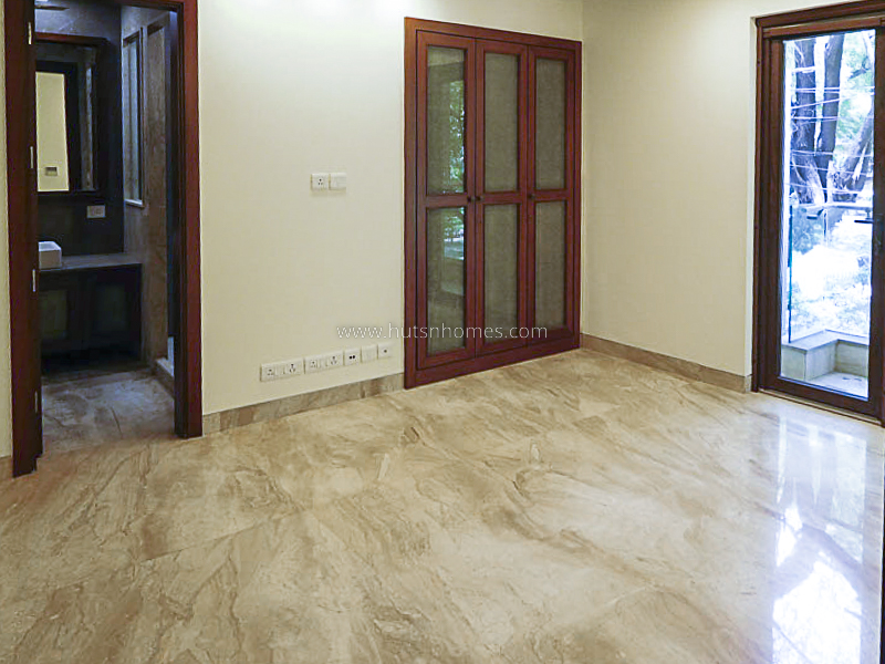 4 BHK Flat For Rent in Nizamuddin East