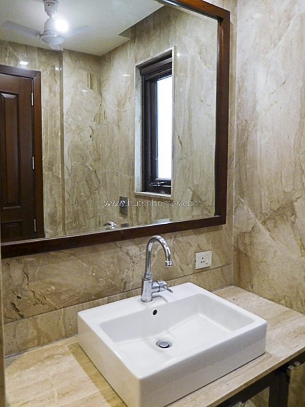 4 BHK Flat For Rent in Nizamuddin East