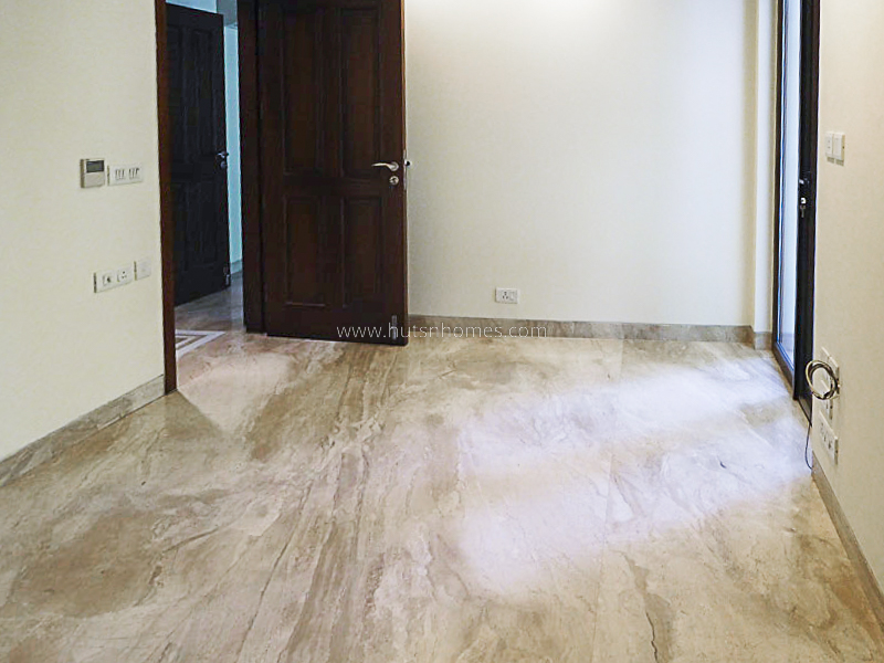 4 BHK Flat For Rent in Nizamuddin East