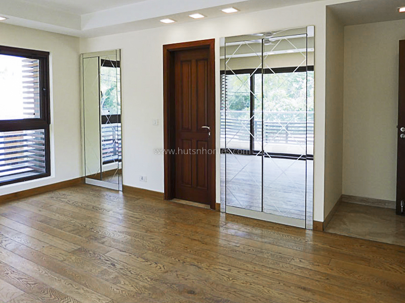 4 BHK Flat For Rent in Nizamuddin East