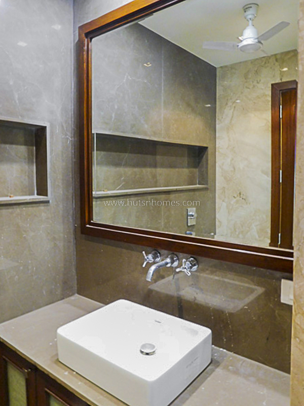 4 BHK Flat For Rent in Nizamuddin East