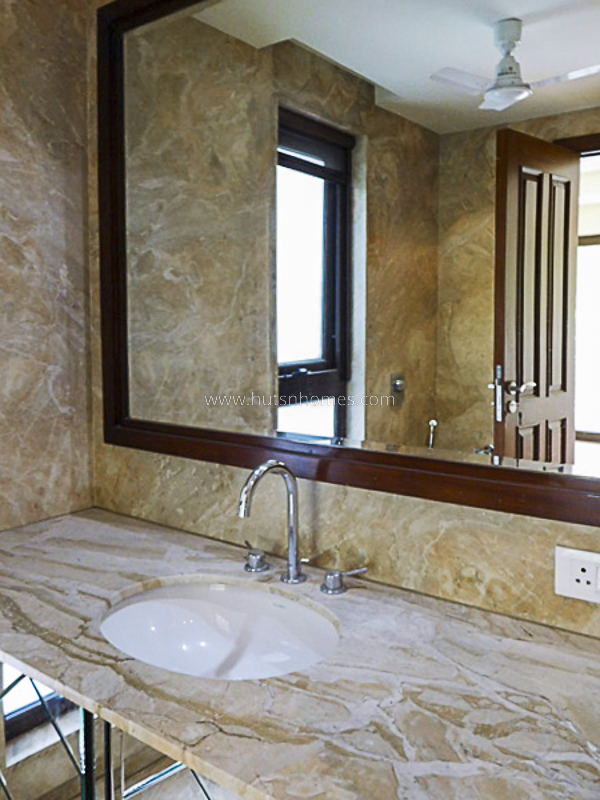 4 BHK Flat For Rent in Nizamuddin East