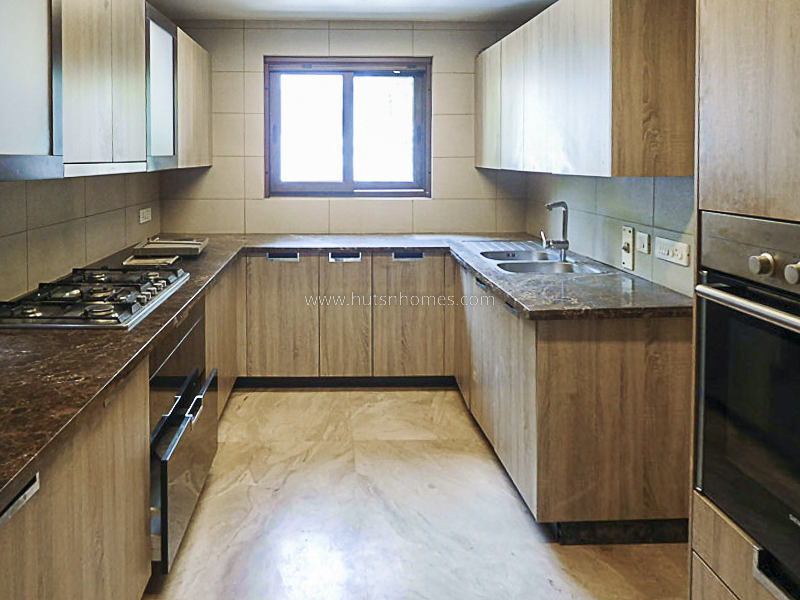 4 BHK Flat For Rent in Nizamuddin East