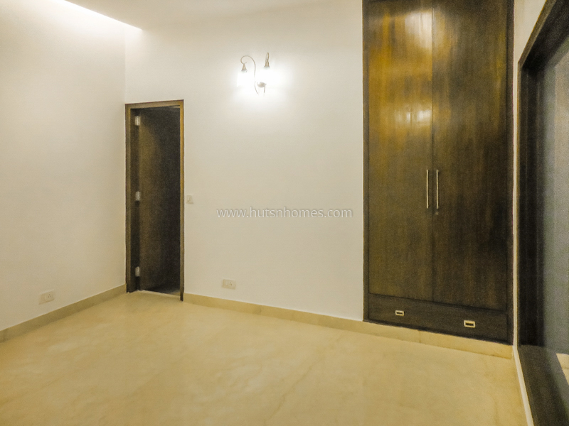 7 BHK House For Rent in Chanakyapuri