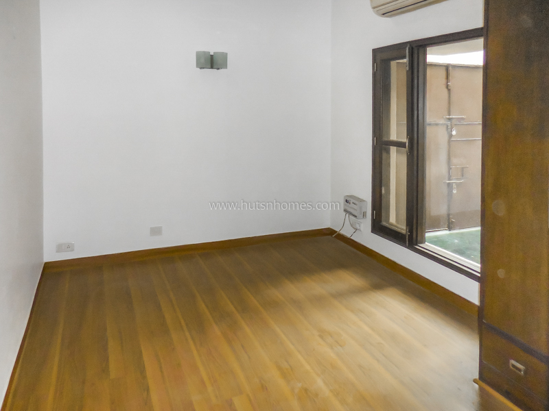 7 BHK House For Rent in Chanakyapuri