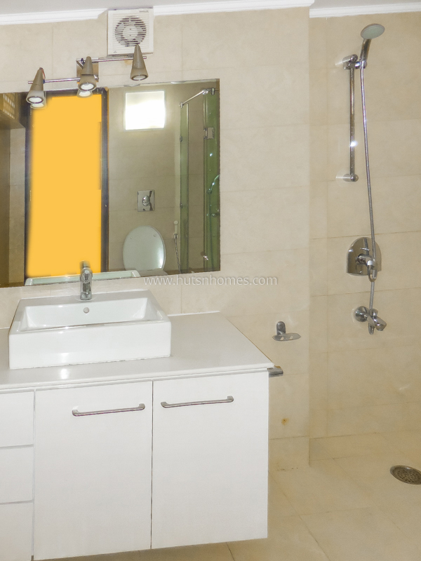 7 BHK House For Rent in Chanakyapuri