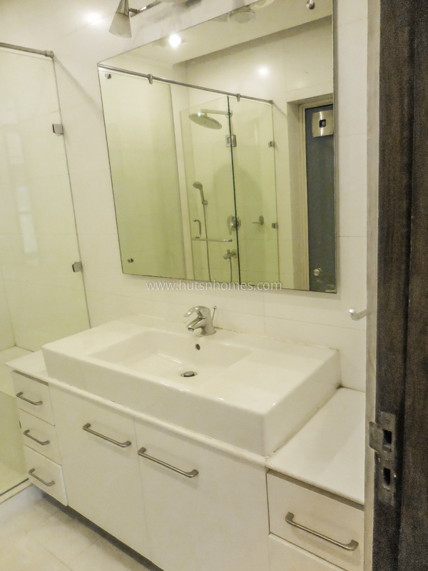 7 BHK House For Rent in Chanakyapuri