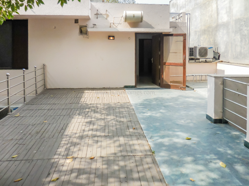 7 BHK House For Rent in Chanakyapuri