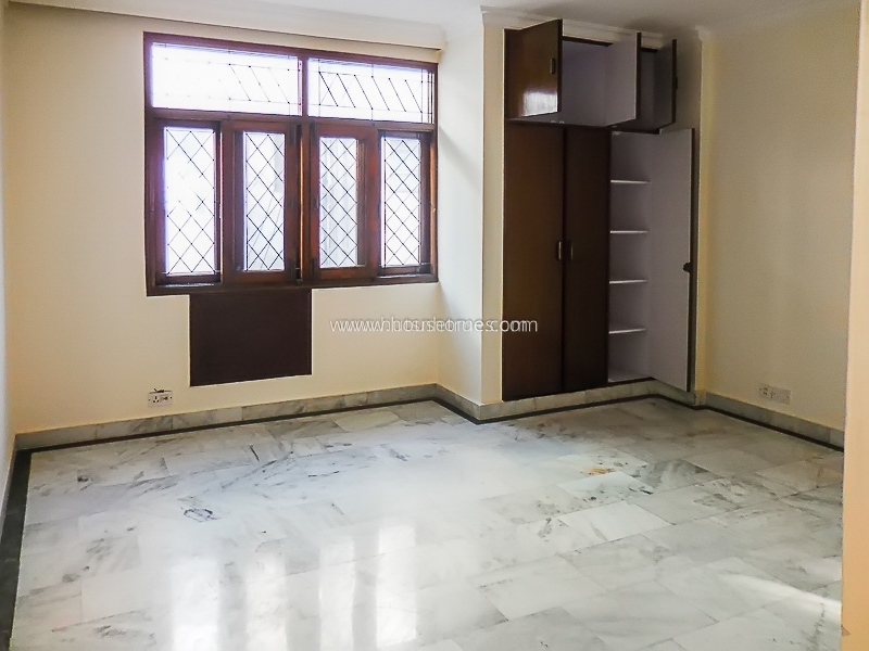 3 BHK Flat For Rent in Defence Colony