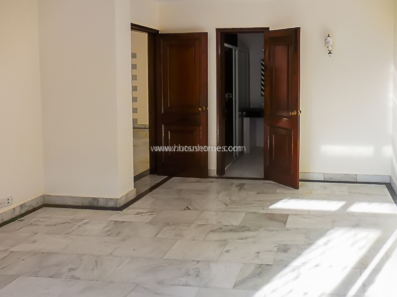 3 BHK Flat For Rent in Defence Colony