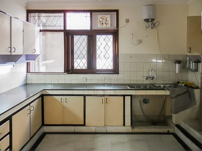 3 BHK Flat For Rent in Defence Colony