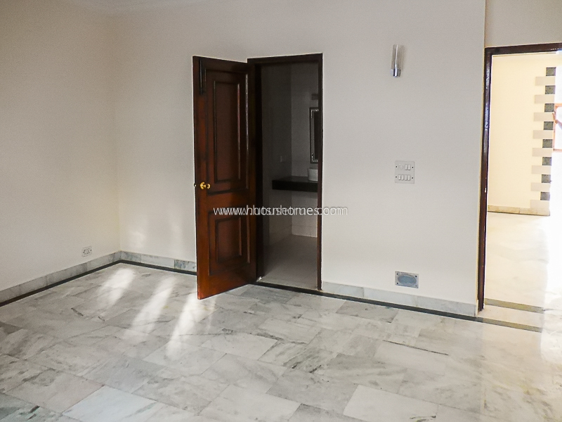 3 BHK Flat For Rent in Defence Colony