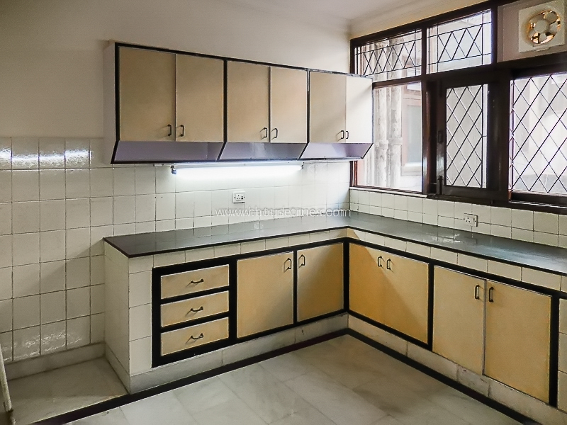 3 BHK Flat For Rent in Defence Colony