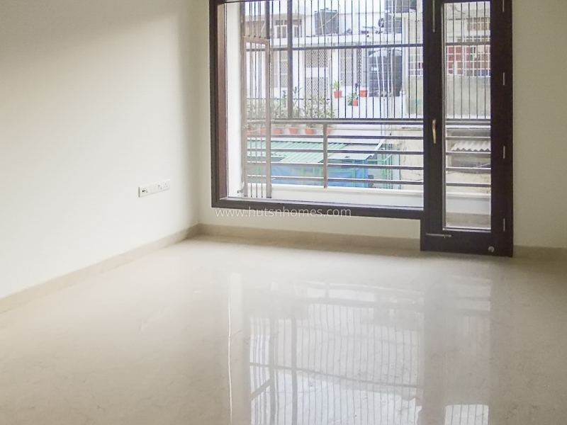 4 BHK Flat For Rent in Safdarjung Enclave
