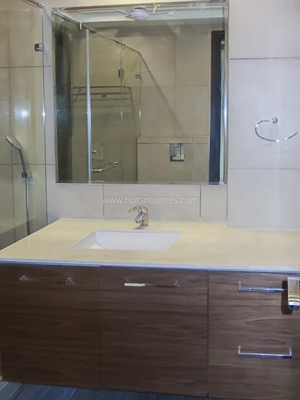 4 BHK Flat For Rent in Safdarjung Enclave