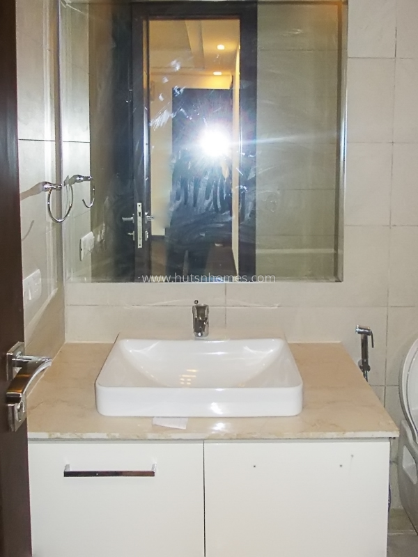 4 BHK Flat For Rent in Safdarjung Enclave