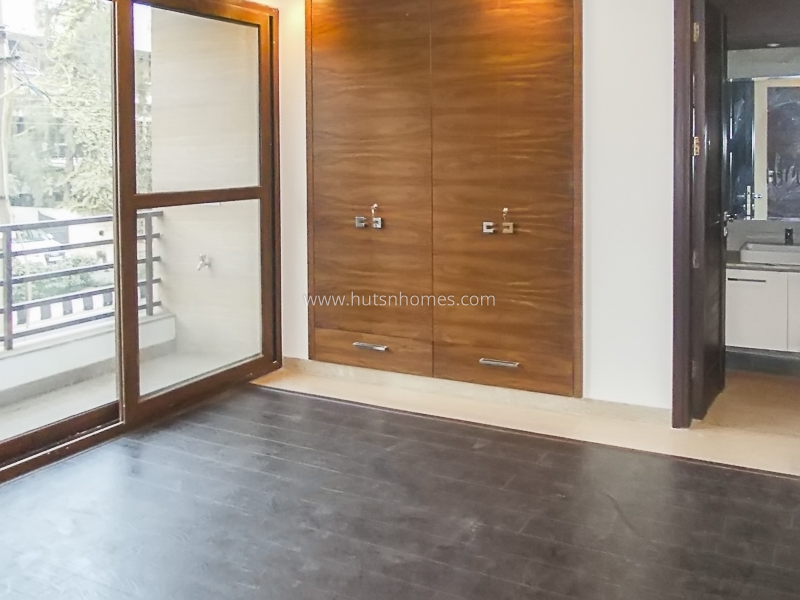 4 BHK Flat For Rent in Safdarjung Enclave