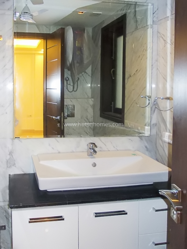 4 BHK Flat For Rent in Safdarjung Enclave