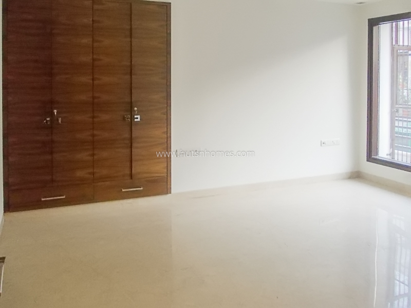 4 BHK Flat For Rent in Safdarjung Enclave