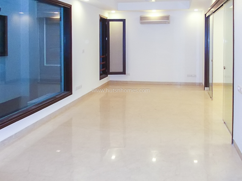 4 BHK Flat For Rent in Safdarjung Enclave