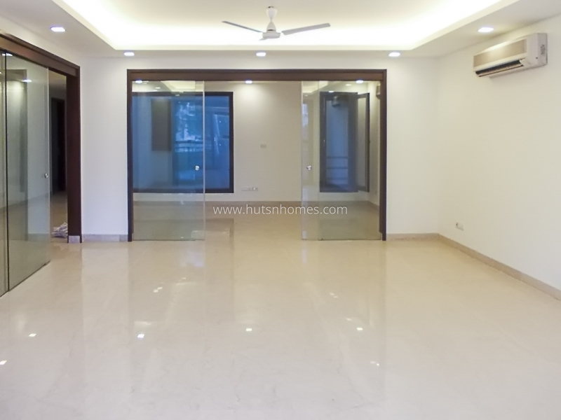 4 BHK Flat For Rent in Safdarjung Enclave