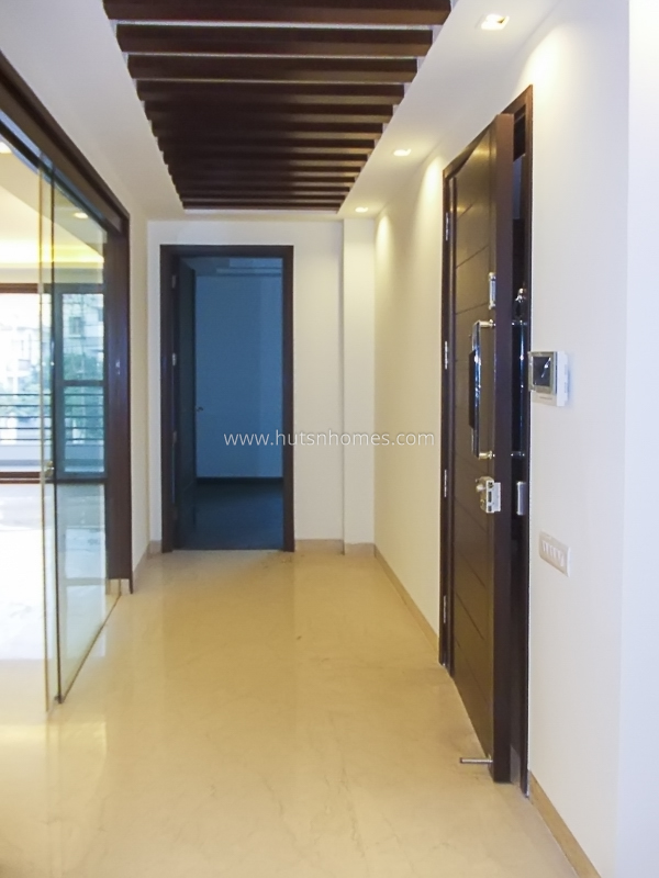 4 BHK Flat For Rent in Safdarjung Enclave
