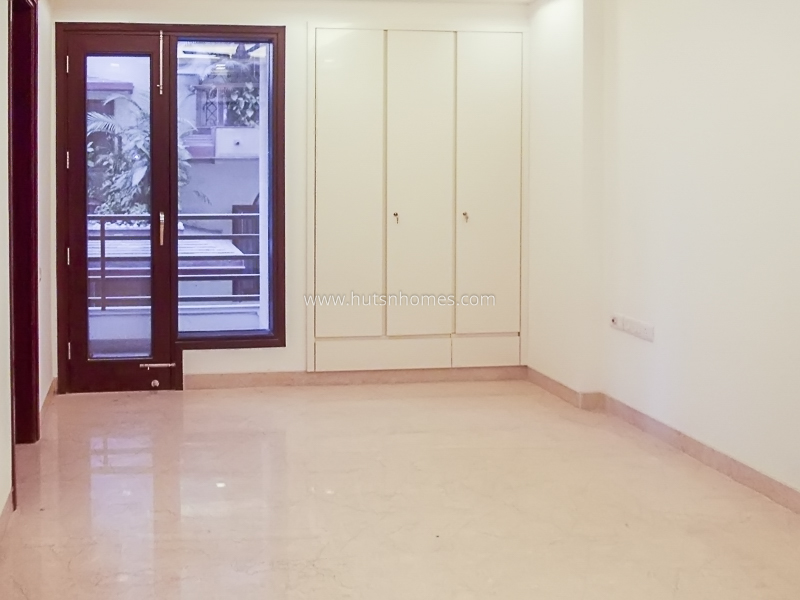 4 BHK Flat For Rent in Safdarjung Enclave