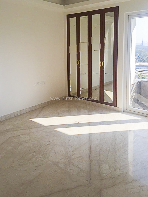 4 BHK Flat For Rent in Safdarjung Enclave