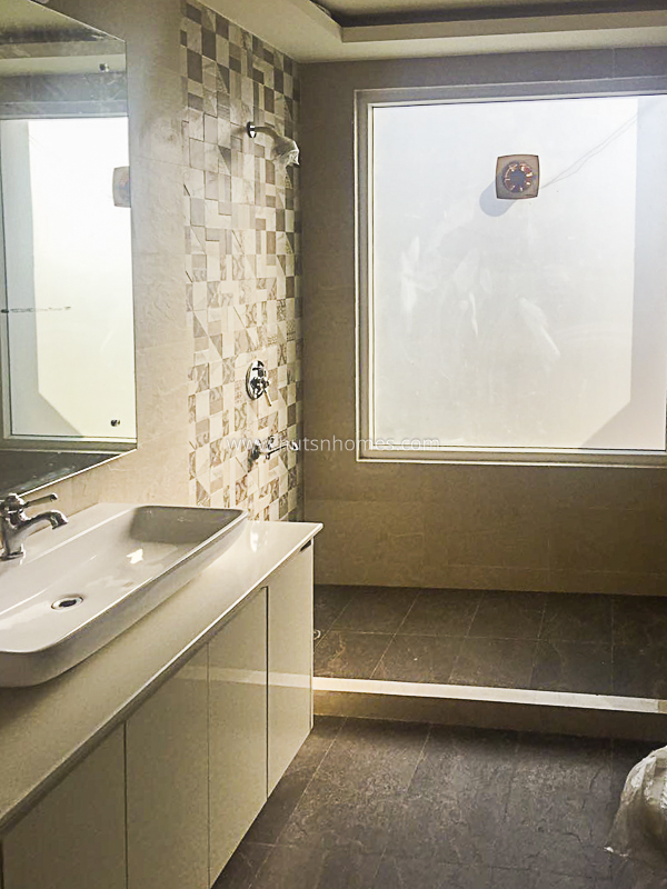 4 BHK Flat For Rent in Safdarjung Enclave
