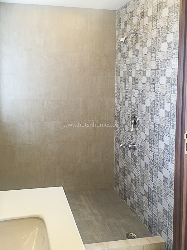 4 BHK Flat For Rent in Safdarjung Enclave