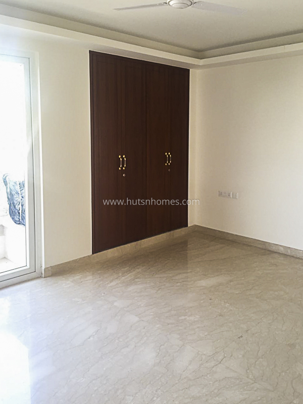 4 BHK Flat For Rent in Safdarjung Enclave